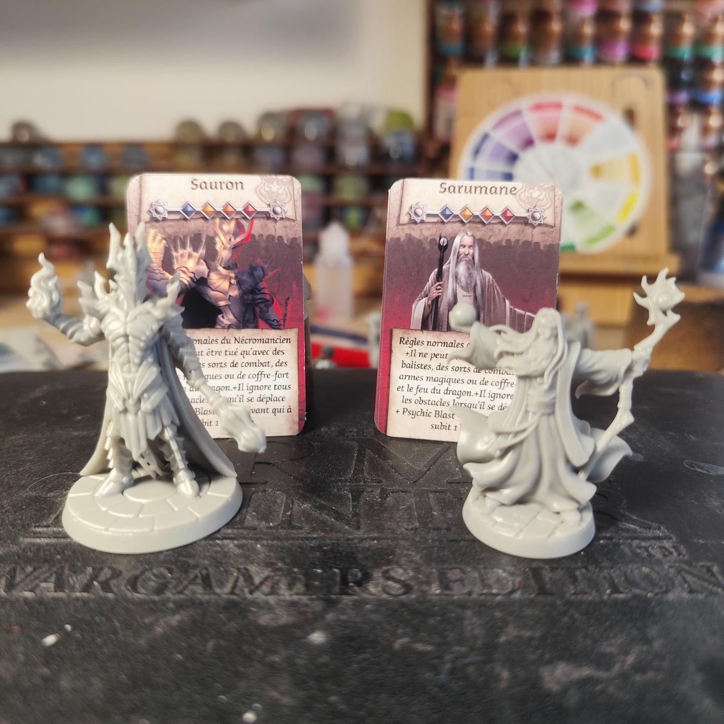 Figuras de la peste negra de Abomination Sauron y Sarumane Zombicide