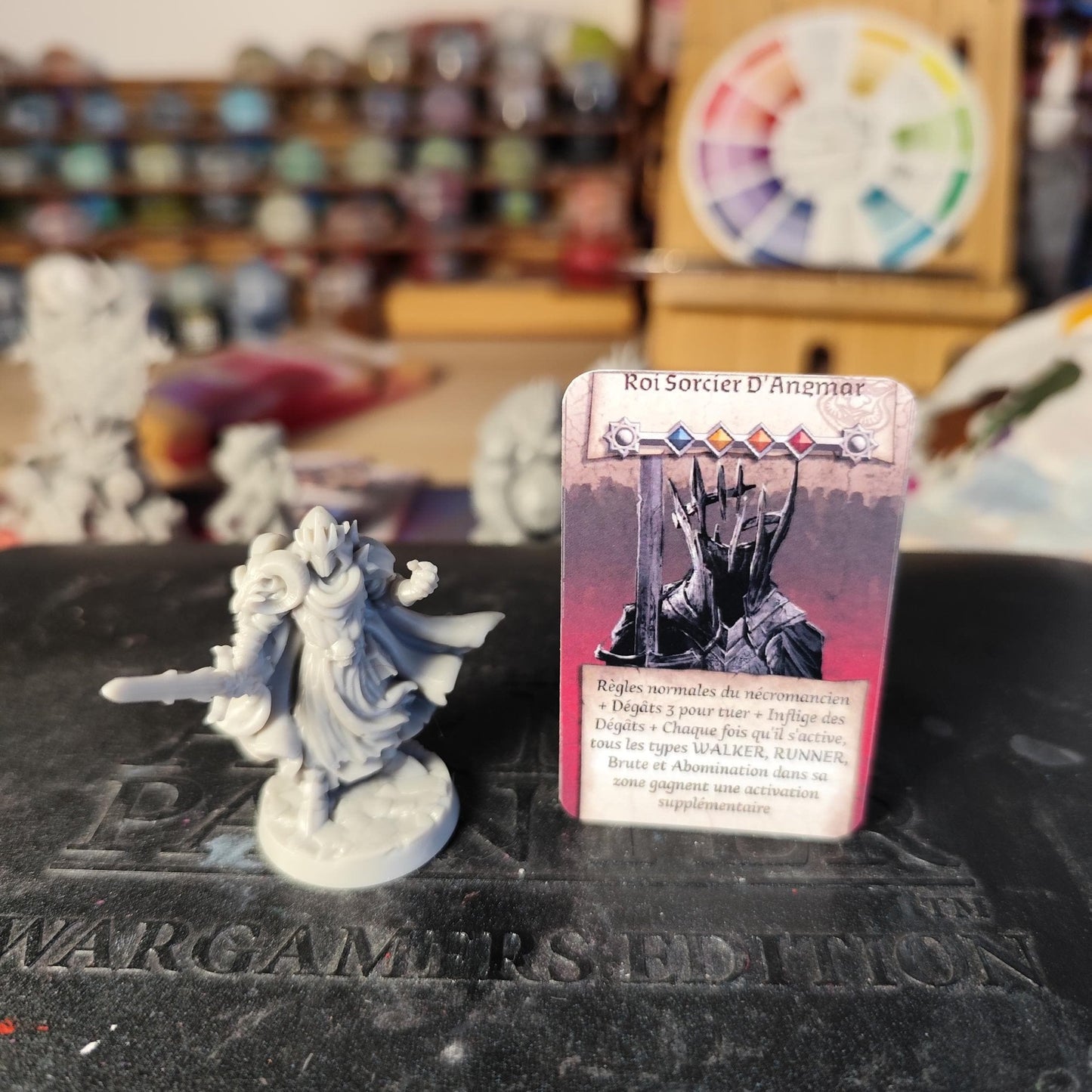 Figuras de la peste negra de Abomination Sauron y Sarumane Zombicide