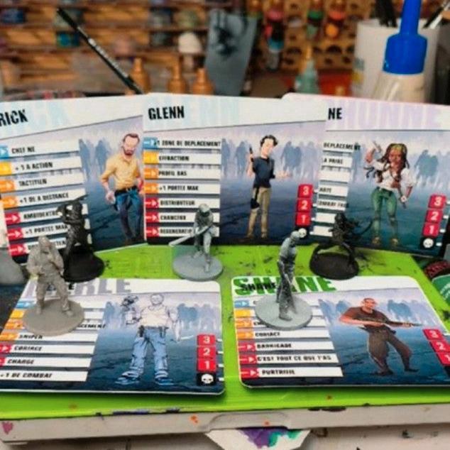 Figurines Walking Dead Vol1 et vol2+michone2 zombicde V2